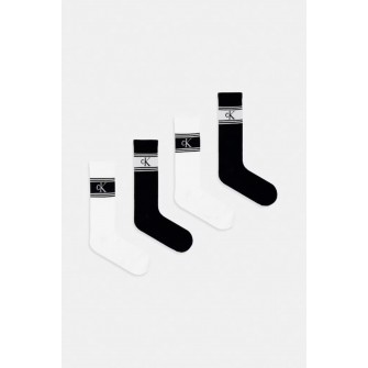 Calvin Klein ανδρικές κάλτσες 4pack βαμβακερές ψηλές, σε λευκό και μαύρο χρώμα με το λογότυπο της εταιρίας (συσκευασία δώρου) 701241210-001